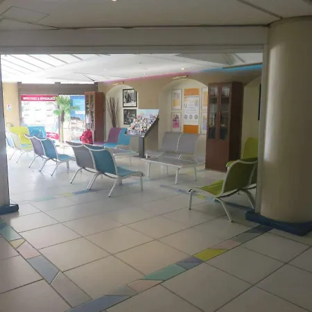 Renove Avec Air Conditionne, Piscines Et Parking A La Bocca - Fr-1-609-54